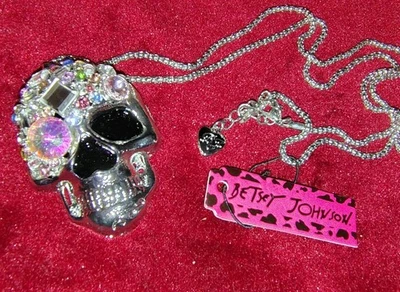 Collar Colgante Calavera Incrustada Estrás Firmado Betsey Johnson Foto 1 de 2