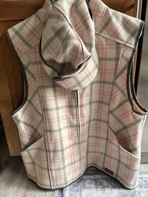 Sombrero y mejor a cuadros rosa Stormy Kromer Foto 1 de 4