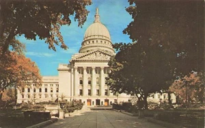 State Capitol, Madison, Wisconsin Vintage Chrome PC - Picture 1 of 2