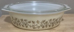 VTG 1959 PYREX - 2 1/2 QT. - 045 Gold on Ivory GOLDEN GRAPES Casserole with Lid - Picture 1 of 13