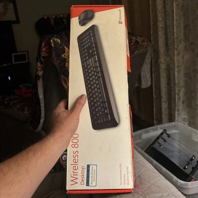 Microsoft Wireless 800 Desktop Keyboard & Mouse Bundle (USB Dongle) 2LF-00001 - Image 1 of 4