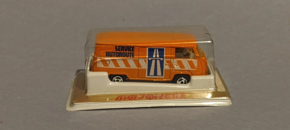 MAJORETTE  226  T2 Fourgon VW  "Service Autoroute" - scala 1:60 - Immagine 1 di 4