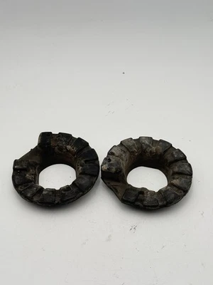 Комплект резиновых сидений для задней пружины катушки 2003–2015 Infiniti G35 G37 Q60 от оригинального производителя 2 шт. - Изображение 1 из 4