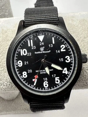 Smith & Wesson Nuevo Reloj Hombre Batería 37MM 8.5" Negro Nylon Banda K73 Foto 1 de 4
