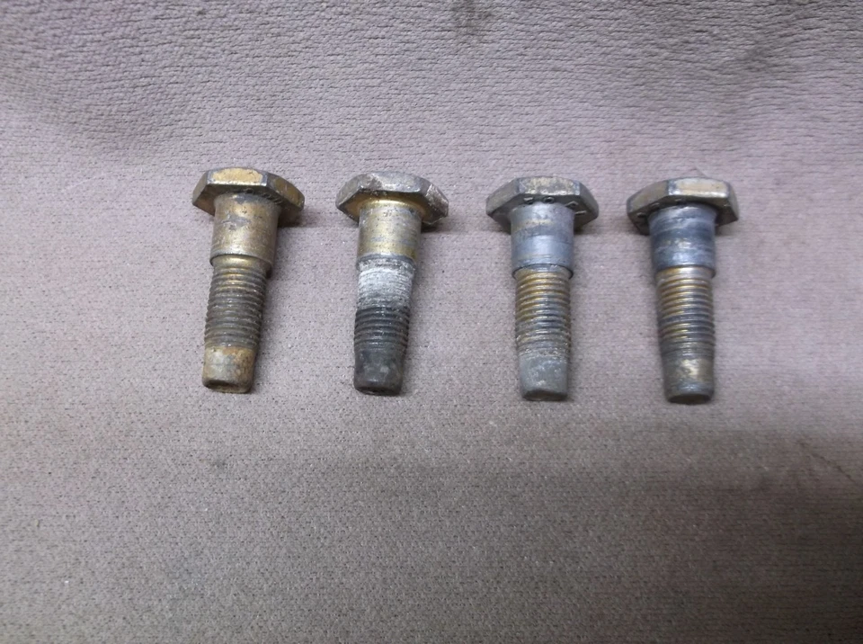 Mercury Cougar XR7 GT 1967 1968 Ford Mustang 4 pernos de montaje originales del cinturón de seguridad Foto 1 de 4