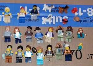 Lego minifigures lotto 17 figurine e mezzo 3 cani lotto Jurassic World - Foto 1 di 5