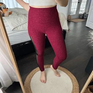 Leggings Beyond Yoga para mujer pequeños de malla jaspeada teñido espacial - Imagen 1 de 7