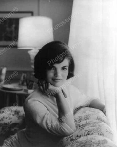 Jackie Kennedy en un retrato clásico 8x10 reimpresión de foto antigua - Imagen 1 de 1