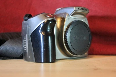 Canon EOS 300D / EOS Digital Digitalkamera DLSR Spiegelreflexkamera Canon EF  - Bild 1 von 4