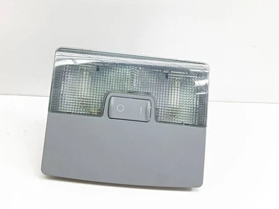 Iluminación interior delantera delantera audi a6 s6 c5 4b 1998 4b0947105 ust129574 Foto 1 de 4