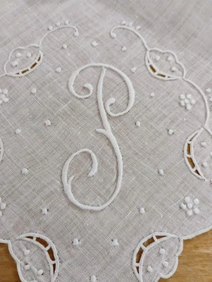 Pañuelo de lino blanco bordado blanco monograma P en muy buen estado Foto 1 de 3