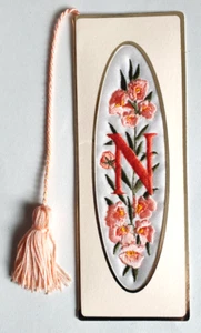 Embroidered Bookmark Ekard Pink Flowers N Initial Letter Aphabeth Gift x Him Her - Imagen 1 de 2