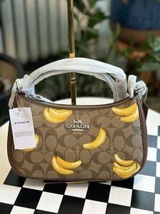 AUTHENTISCHE Coach Teri Schultertasche aus charakteristischem Canvas mit Bananenmotiv - Bild 1 von 9