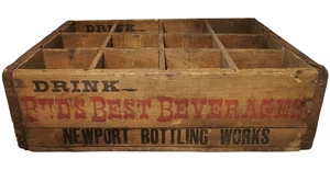 BUD'S BEST BEVERAGES NEWPORT, NH VINT INCHIOSTRO ROSSO/NERO STMPD WDN PORTABOTTIGLIE VETRO - Foto 1 di 16