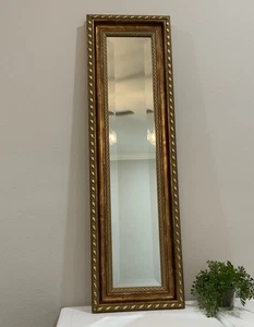 Specchio vintage lungo rettangolare ornato bronzo dorato cornice smussata 34” x 10” usato in ottime condizioni - Foto 1 di 6