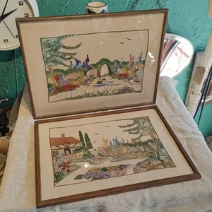 Coppia di antichi ricami ricamati punto croce vintage 1935 1936 incorniciati giardino - Foto 1 di 14