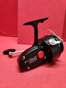 Mulinello da Pesca Vintage "Nuovo Vecchio Stock" Mitchell 302 Acqua Salata Made In France BELLO - Foto 1 di 24