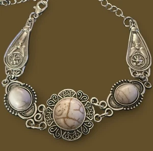 Paparazzi: Serenely Southern - Silver Bracelet - Picture 1 of 2