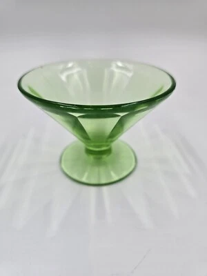 Plato Sherbert verde federal vintage taza de helado vidrio de la depresión de uranio  Foto 1 de 4