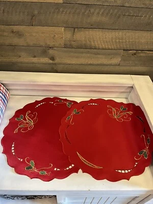 New Lenox Holiday Nouveau Cutwork Round Placemat Set of 2 Round Christmas 16”