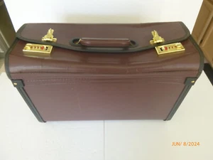 Pilots professional bag - Plenty of space - Numbered Roll Locks -Free shipping - Picture 1 of 14