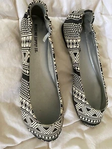 Mossimo Supply Co Damen-Ballerinas schwarz & weiß Stoff Größe 6 - Bild 1 von 7