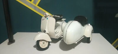 NewRay Vespa Piaggio 150 con Sidecar del 1955 - Immagine 1 di 4