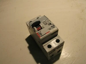 NEW LEGRAND 078 87 RCBO / GROUND FAULT CIRCUIT BREAKER 1P+N 20A/230VAC P7539 - Imagen 1 de 4