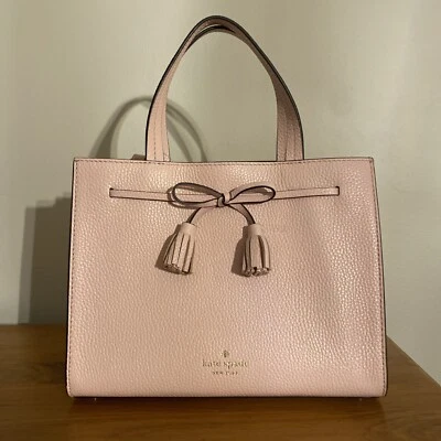 Bolsa satchel pequena nova com etiquetas Kate Spade Hayes rosa WKRU6971 arco e borlas couro - Imagem 1 de 4