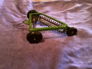 Vintage 50er Jahre Spielzeug OLIVER Seitenlieferung Heurechen Bauernhof Traktor Anbaugerät - Bild 1 von 4