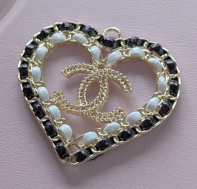 Chanel Button Vegan Leather Black & White Heart Zipper Pull 45mm - Image 1 of 4