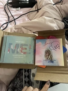 SIGNED TAYLOR SWIFT ME! CD AUTOGRAPHED LIMITED EDITION NEW SEALED RARE LOVER - Picture 1 of 2