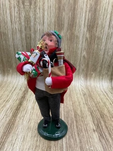 Byers Choice Boy Gifting Family 2013 - Bild 1 von 5
