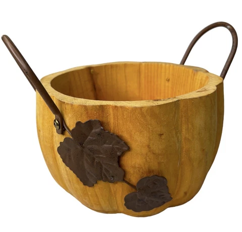 Pier 1 Wooden Pumpkin-shaped Basket With Metal Handles Leaf Appliqué Cover