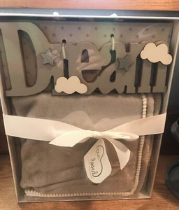 New Born Loved Royal Baby Gift Set Gray/White Dream Room Art & Plush Blanket - Picture 1 of 3