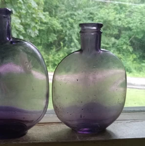 1880s PRETTY AMETHYST 4 1/2" SMALL SIZE PUMPKINSEED POCKET WHISKEY FLASK DUG - Imagen 1 de 6