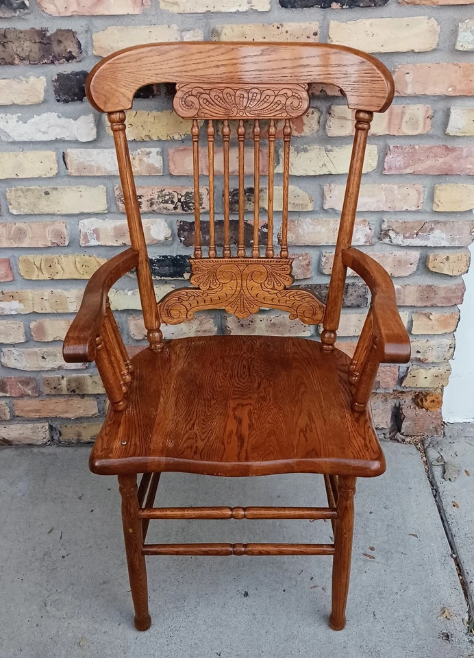 Antiguo sillón vintage tallado con respaldo de prensa roble macizo ¡Raro!! Foto 1 de 4