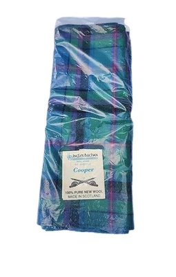 VTG Scotland 100% Pure New Wool Ingles Buchan Cooper Emerald Green Tartan Scarf - Image 1 of 4