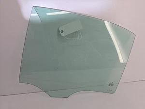08-14 Mercedes W204 C250 C300 Rear Left Side Door Window Glass 2047351610 OEM - Picture 1 of 7