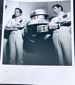 1979 DISNEY'S THE BLACK HOLE ORIGINAL 8X10 BEHIND THE SCENE PRESS PHOTO 44 - Picture 1 of 2