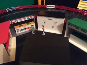 Toilettenhüttengebäude Ninco Scalextric Carrera SCX Gebäude Maßstab 1:32 - Bild 1 von 8