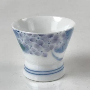 Japanese Porcelain Sake Cup Vtg Wan Ochoko Guinomi Purple Hydrangea Flower G155 - Picture 1 of 9
