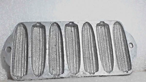 Vintage Cast Iron 7 Ear Corn Cob Shape Cornbread Muffin Pan Mold - Picture 1 of 5