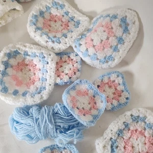 Granny Square Häkelquadrate Set weiß babyblau rosa neutral 3" und 2" Quadrate - Bild 1 von 4