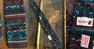 VTG 50s ROOSTER SQUARE END BLACK MOULDINGS PRINT SKINNY BLUE RED COTTON NECK TIE - Picture 1 of 7