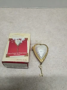 Hallmark Keepsake True Love Is Our Love Ornamento 2002 con caja - Imagen 1 de 5