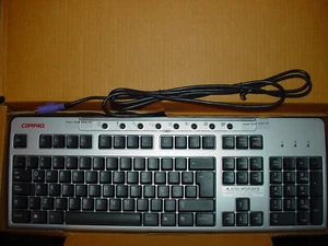 NEW IN BOX PS-2 KEYBOARD COMPAQ SPANISH VERSION - Picture 1 of 2