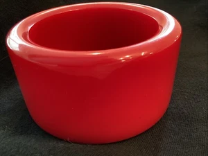 FABULOUS VINTAGE CHERRY RED MODERNIST BAKELITE WIDE WOMENS BANGLE~HIGH END - Picture 1 of 7