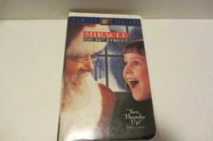 Miracle on 34th Street (VHS, 1995) Richard Attenborough, Elizabeth Perkins - Imagen 1 de 3