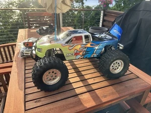 Vintage Team Associated MGT 8.0 1/8 Scale Nitro RC Truck  - Picture 1 of 11